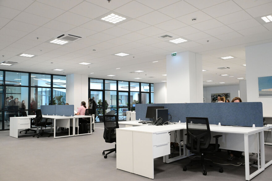 Μέσα στα νέα υπερσύγχρονα γραφεία της ΑΑΔΕ στον Ταύρο - Μπάρες εισόδου, «πράσινο» και παιδικός σταθμός