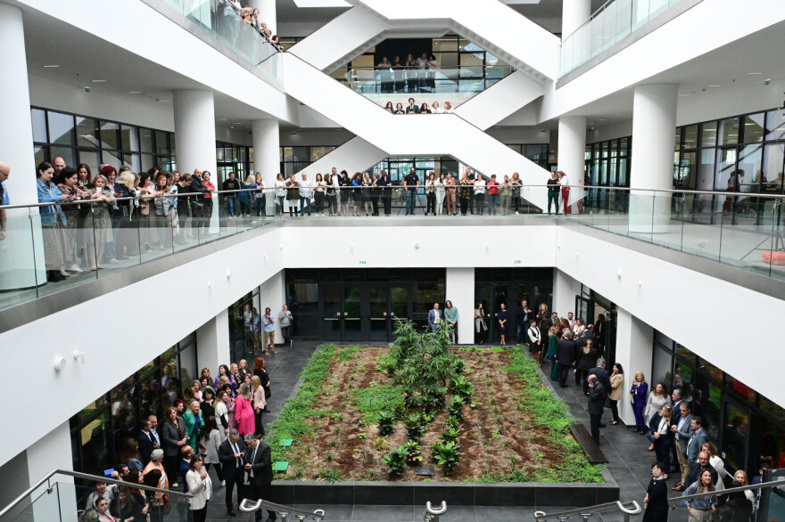 Μέσα στα νέα υπερσύγχρονα γραφεία της ΑΑΔΕ στον Ταύρο - Μπάρες εισόδου, «πράσινο» και παιδικός σταθμός