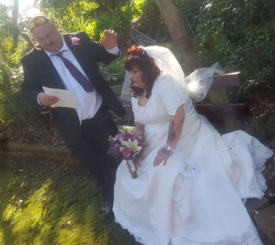 Αυστραλία:  Βρήκε τη σύζυγό του να κάνει σεξ με τον αδελφό του σε αυτοκίνητο μπροστά στη μητέρα τους