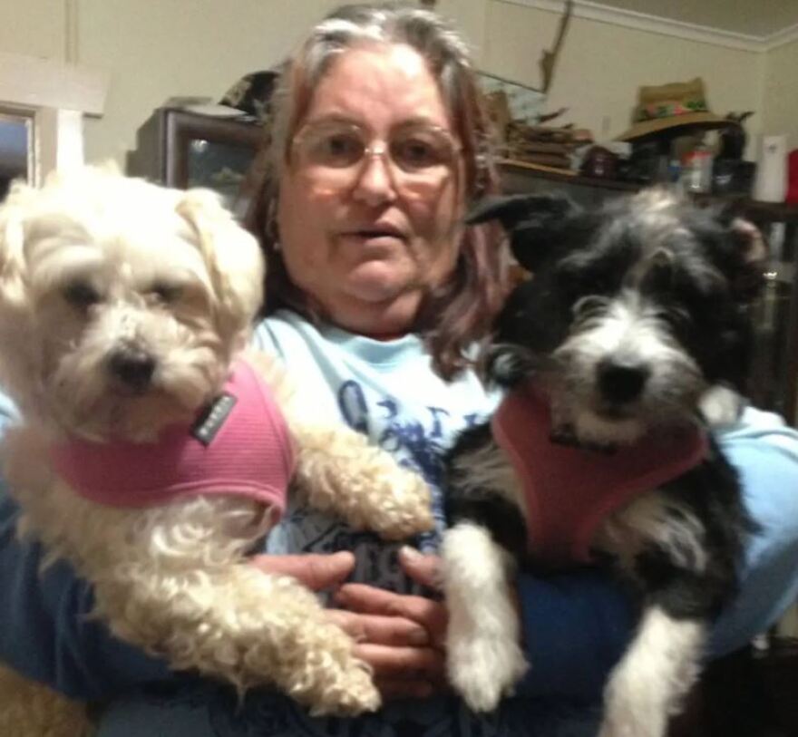 Αυστραλία:  Βρήκε τη σύζυγό του να κάνει σεξ με τον αδελφό του σε αυτοκίνητο μπροστά στη μητέρα τους