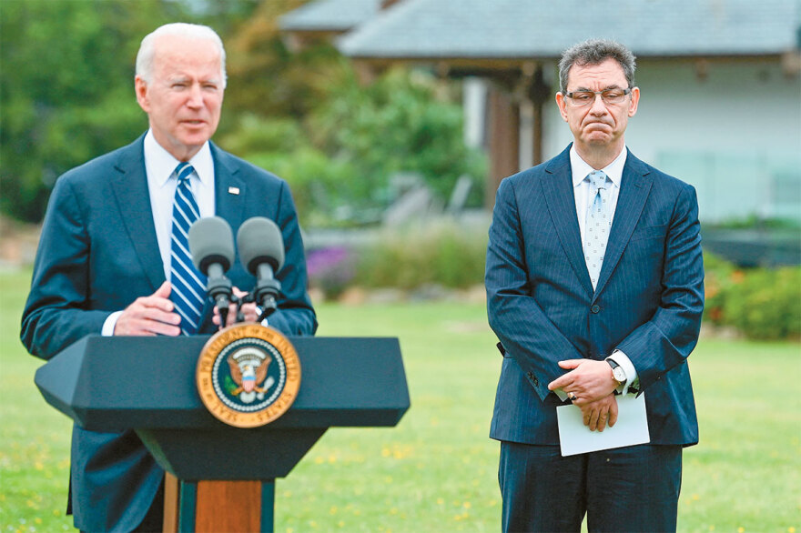 Αλβέρτος Μπουρλά: Η αποκαθήλωση του ισχυρού άντρα της Pfizer σε 74 σελίδες