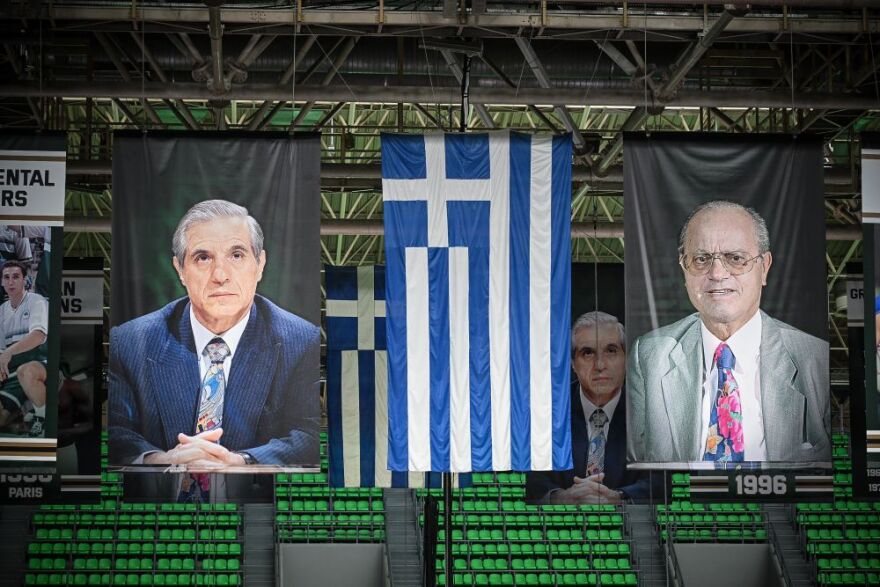 Ο Παναθηναϊκός παρουσίασε τις εντυπωσιακές δυνατότητες του glass floor