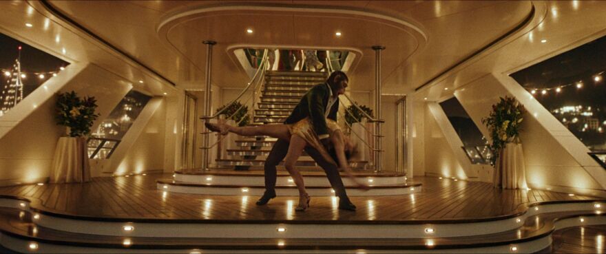 Ρόμπι Γουίλιαμς: Με κεφάλι μαϊμούς εμφανίζεται στη νέα βιογραφική ταινία «Better Man» - Δείτε βίντεο και φωτογραφίες