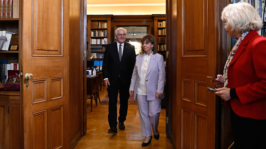 Μητσοτάκης και Σακελλαροπούλου έβαλαν το θέμα του κατοχικού δανείου στον Σταϊνμάγιερ: «Για εμάς είναι πολύ ζωντανό»