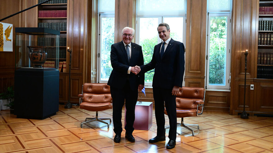 Το θέμα των γερμανικών επανορθώσεων έθεσε η Σακελλαροπούλου στον Σταϊνμάιερ -  «Για εμάς νομικά θεωρείται λήξαν», της απάντησε