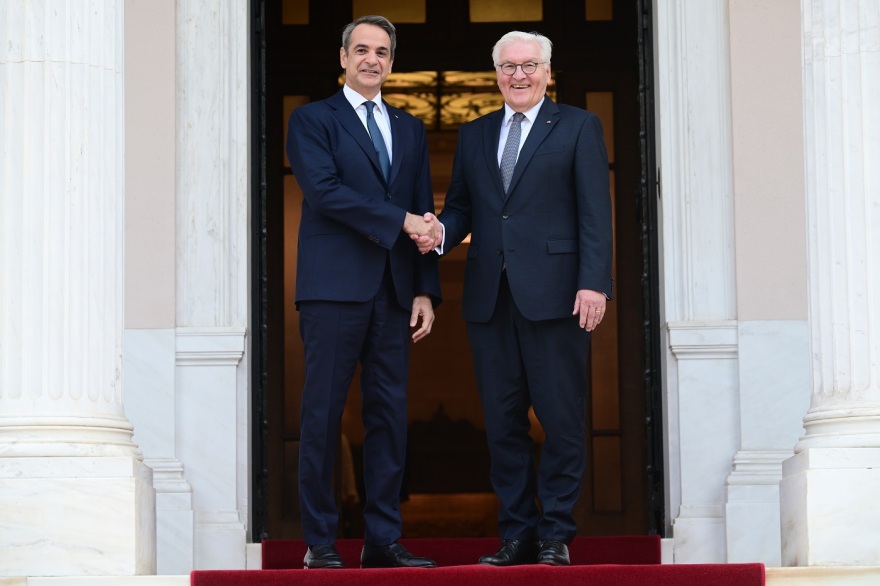 Μητσοτάκης και Σακελλαροπούλου έβαλαν το θέμα του κατοχικού δανείου στον Σταϊνμάγιερ: «Για εμάς είναι πολύ ζωντανό»