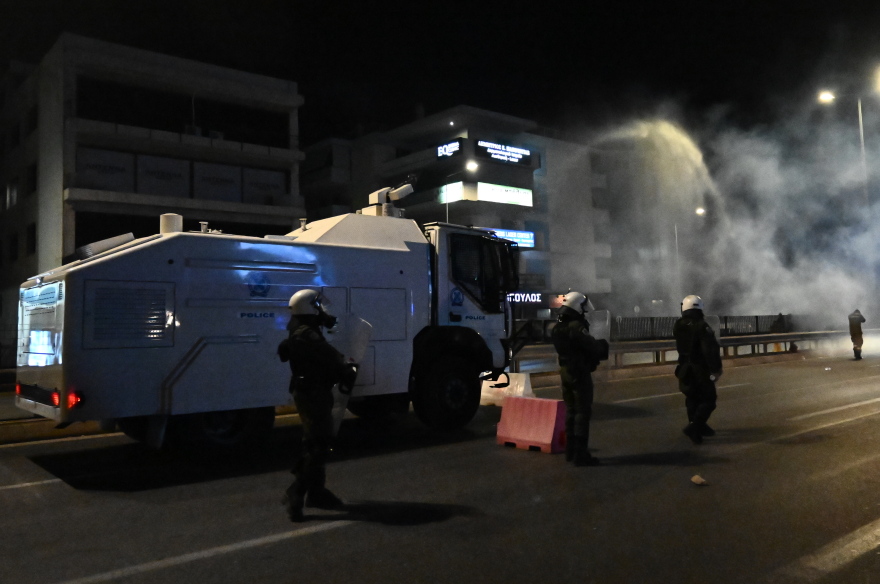 Νέα συγκέντρωση σήμερα των εποχικών πυροσβεστών - 14 τραυματίες στα επεισόδια μετά την κατάληψη στο υπ. Πολιτικής Προστασίας