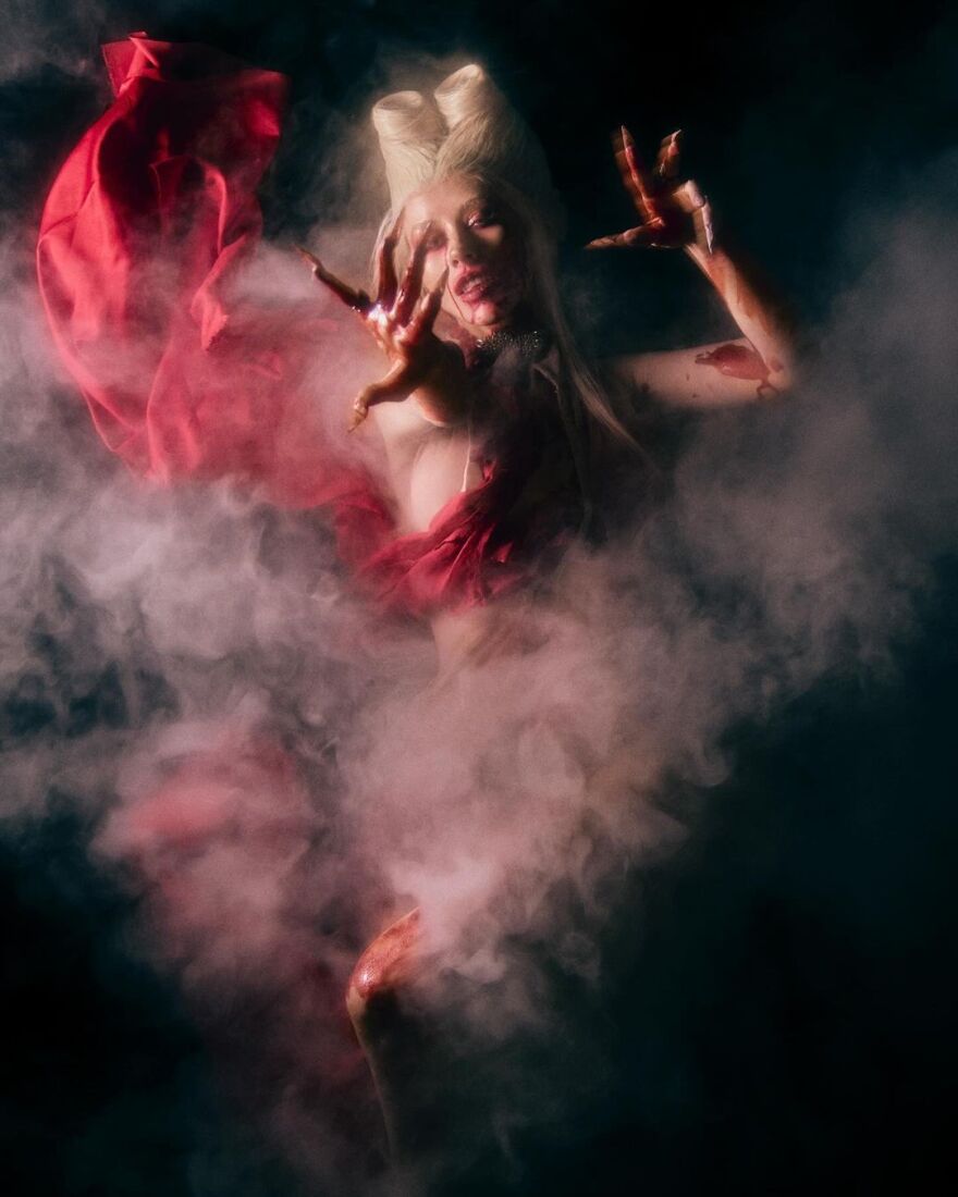 Κριστίνα Αγκιλέρα: Ντύθηκε «δράκουλας» για το φετινό Χάλογουιν - Οι αντιδράσεις των θαυμαστών της 