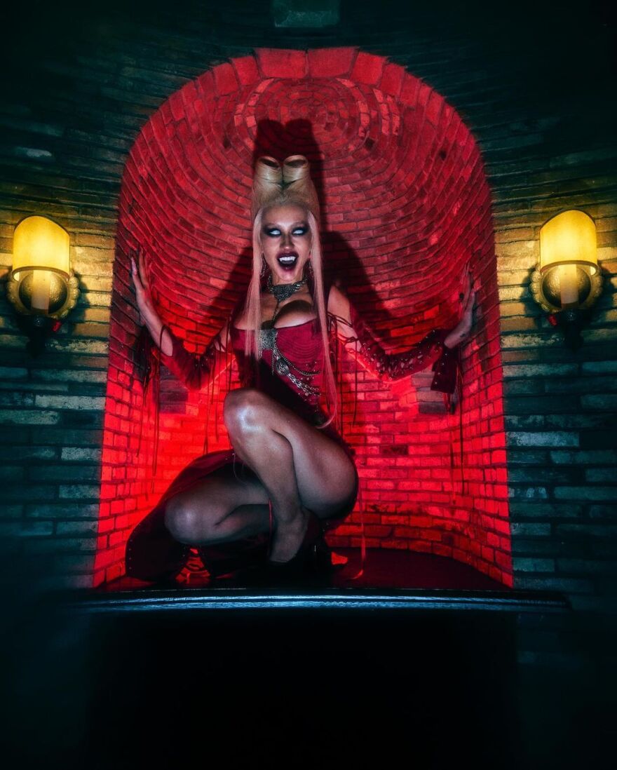 Κριστίνα Αγκιλέρα: Ντύθηκε «δράκουλας» για το φετινό Χάλογουιν - Οι αντιδράσεις των θαυμαστών της 