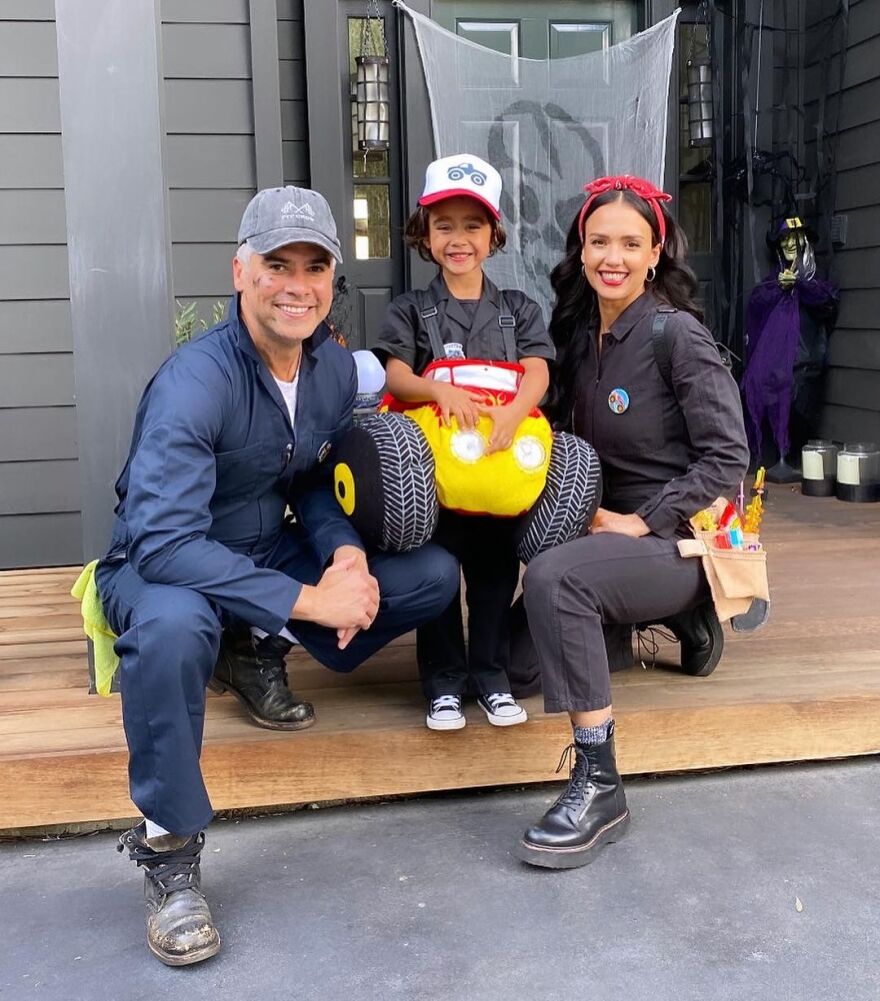 Τζέσικα Άλμπα: Δείχνει τις μεταμφιέσεις που έχει κάνει για το Χάλογουιν όλα αυτά τα χρόνια