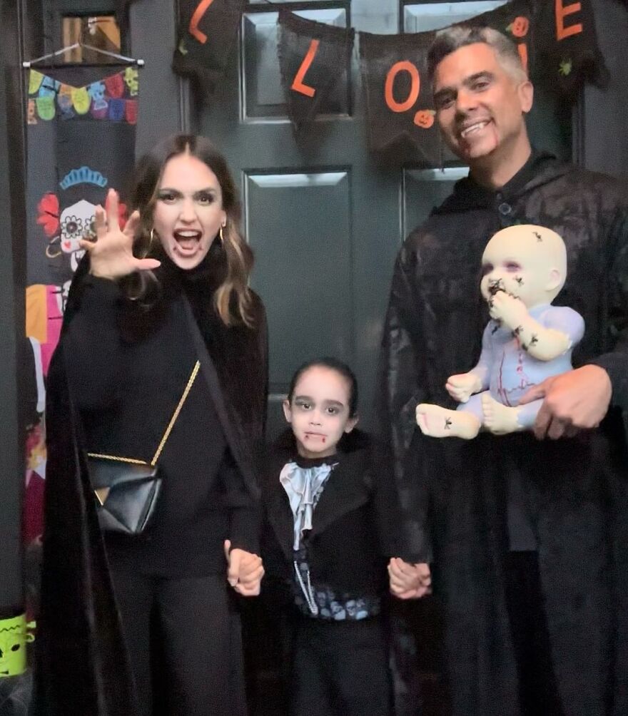 Τζέσικα Άλμπα: Δείχνει τις μεταμφιέσεις που έχει κάνει για το Χάλογουιν όλα αυτά τα χρόνια