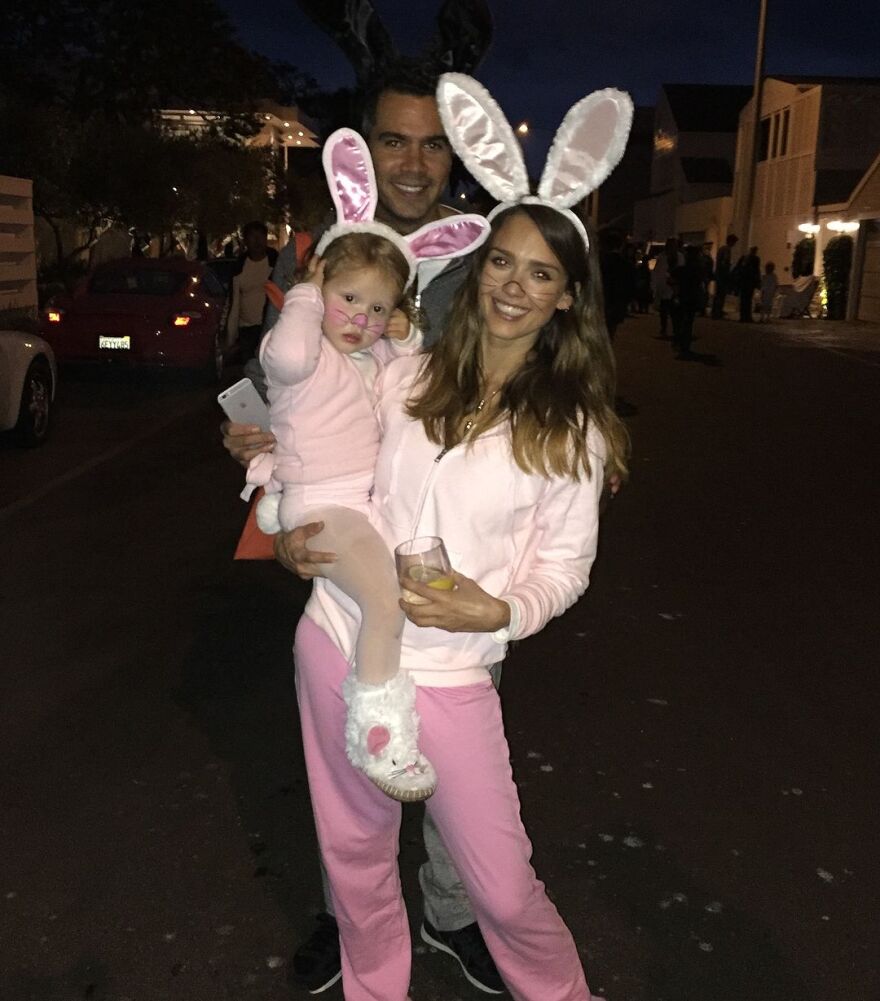 Τζέσικα Άλμπα: Δείχνει τις μεταμφιέσεις που έχει κάνει για το Χάλογουιν όλα αυτά τα χρόνια