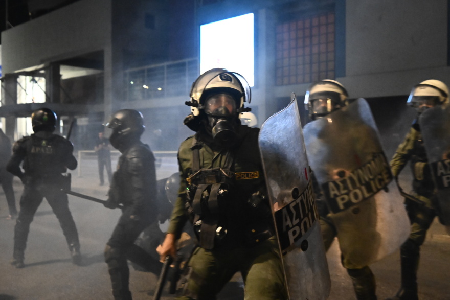 Νέα συγκέντρωση σήμερα των εποχικών πυροσβεστών - 14 τραυματίες στα επεισόδια μετά την κατάληψη στο υπ. Πολιτικής Προστασίας