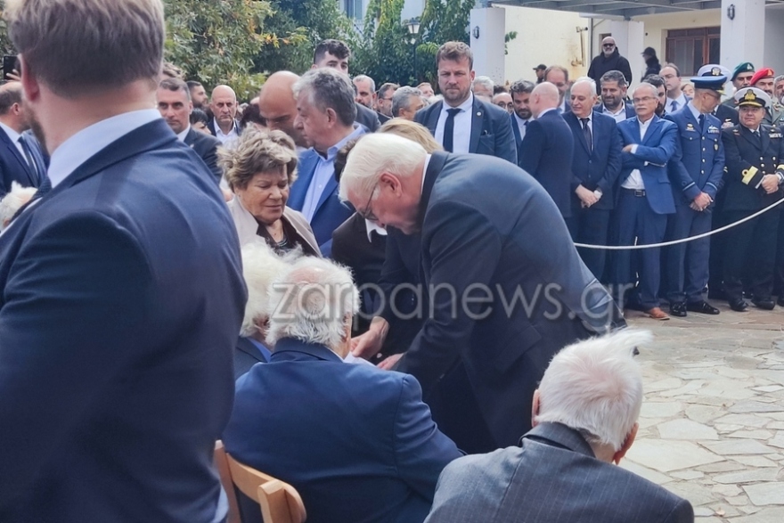 Κρήτη: Με πανό και συνθήματα για τις γερμανικές αποζημιώσεις η υποδοχή Σταϊνμάιερ στην Κάνδανο - «Δεν υποχωρούμε»