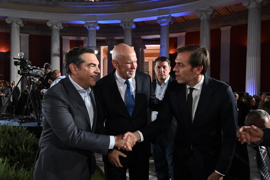 Ζάππειο - «Ενδυναμώνοντας τη Δημοκρατία»: «Πηγαδάκι» Τσίπρα με Παπαδήμο, χαμόγελα και χειραψίες - Δείτε φωτογραφίες