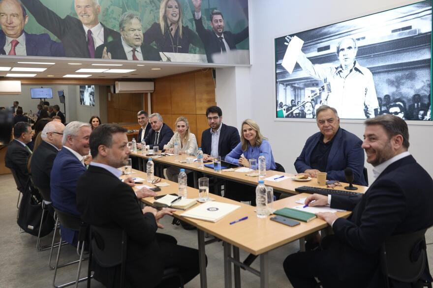 ΠΑΣΟΚ: Μίνι συνέδρια στις περιφέρειες και σύνθημα «το ΠΑΣΟΚ είναι παντού» έβγαλε η συνεδρίαση του «Εκτελεστικού»