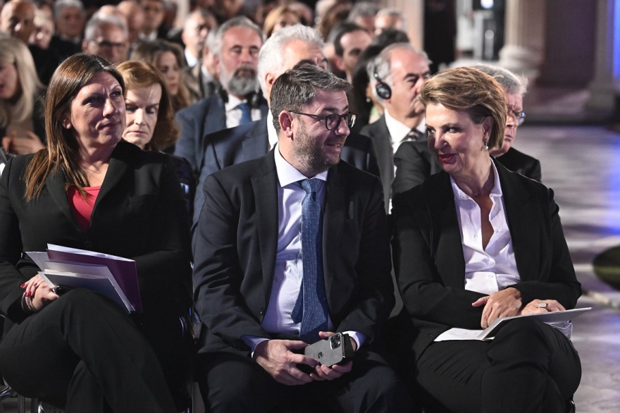 Ζάππειο - «Ενδυναμώνοντας τη Δημοκρατία»: «Πηγαδάκι» Τσίπρα με Παπαδήμο, χαμόγελα και χειραψίες - Δείτε φωτογραφίες