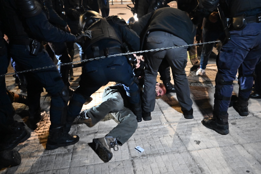 Συγκέντρωση εποχικών πυροσβεστών το πρωί στη Βουλή - Άμεση ενημέρωση ζητούν βουλευτές της αντιπολίτευσης