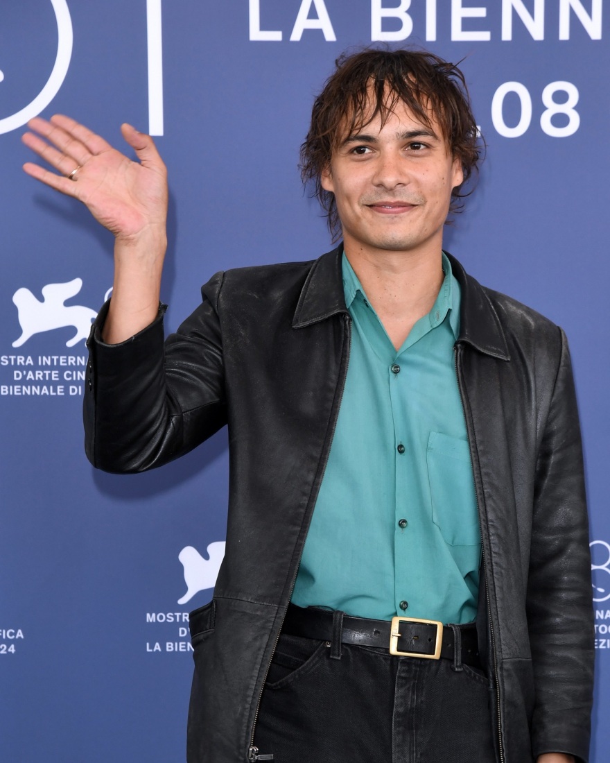 Φρανκ Ντιλέιν: Ο Βρετανός σταρ που λένε ότι μοιάζει... στον Τζόνι Ντεπ και αγαπά τους Έλληνες δημιουργούς