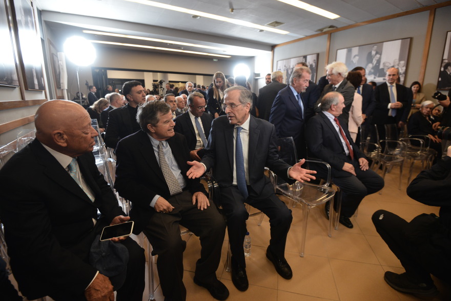 Μητσοτάκης, Σαμαράς, Καραμανλής: Το παρασκήνιο, οι διάλογοι και η χωροταξία στο ραντεβού της Φιλοθέης