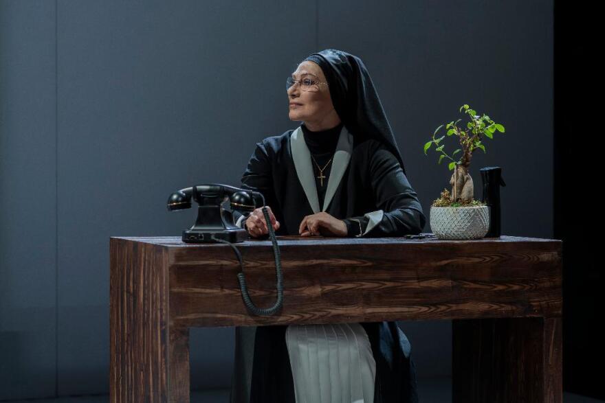 Φιλαρέτη Κομνηνού - Γιώργος Παπαγεωργίου: Μητέρα και γιος σε ρόλο πρωταγωνίστριας και σκηνοθέτη στην «Αμφιβολία»