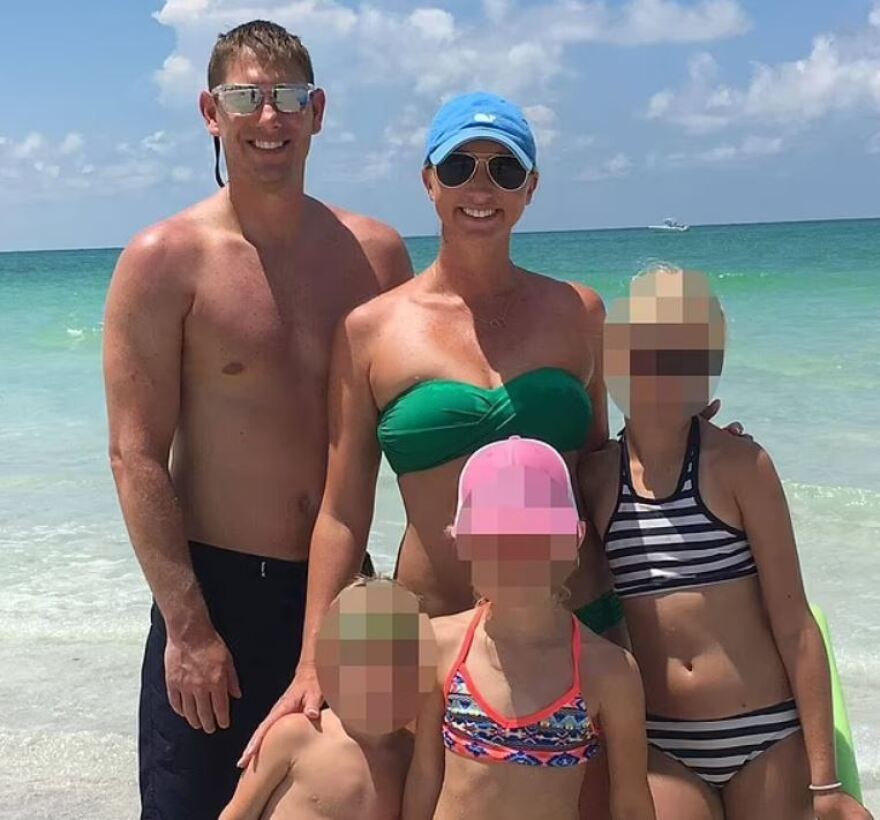 Καθηγήτρια στις ΗΠΑ και μητέρα τριών παιδιών κινδυνεύει με 15 χρόνια φυλακή επειδή έκανε σεξ με 17χρονο