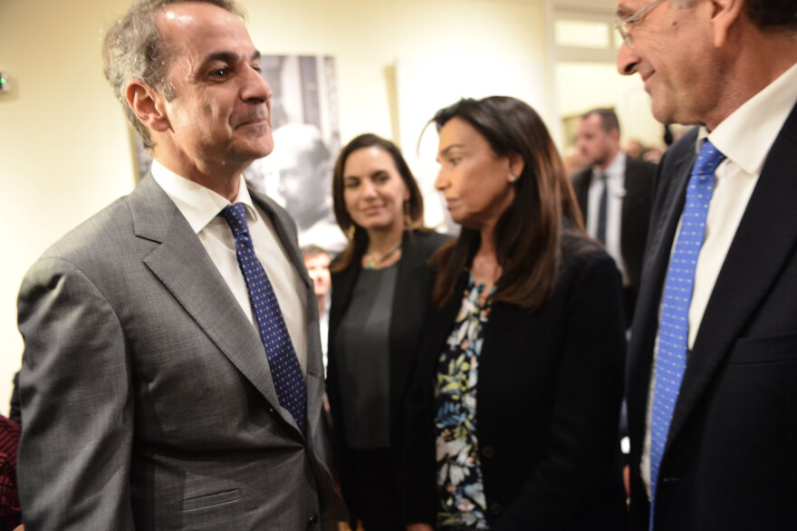 Κυριάκος Μητσοτάκης - Αντώνης Σαμαράς: Νέα συνάντηση και χειραψία στα εγκαίνια του «Σπιτιού του Ελύτη» στην Πλάκα - Δείτε φωτογραφίες