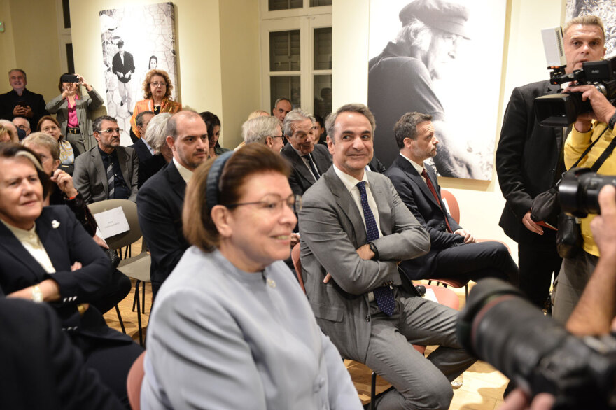 Κυριάκος Μητσοτάκης - Αντώνης Σαμαράς: Νέα συνάντηση και χειραψία στα εγκαίνια του «Σπιτιού του Ελύτη» στην Πλάκα - Δείτε φωτογραφίες