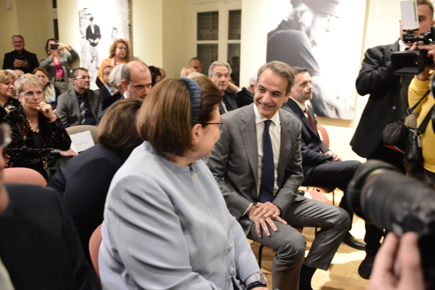 Κυριάκος Μητσοτάκης - Αντώνης Σαμαράς: Νέα συνάντηση και χειραψία στα εγκαίνια του «Σπιτιού του Ελύτη» στην Πλάκα - Δείτε φωτογραφίες