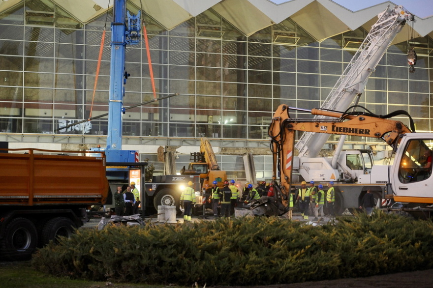 Σερβία: 14 οι νεκροί από την κατάρρευση οροφής σε σιδηροδρομικό σταθμό - Θα αποδοθούν ευθύνες, λέει ο Βούτσιτς