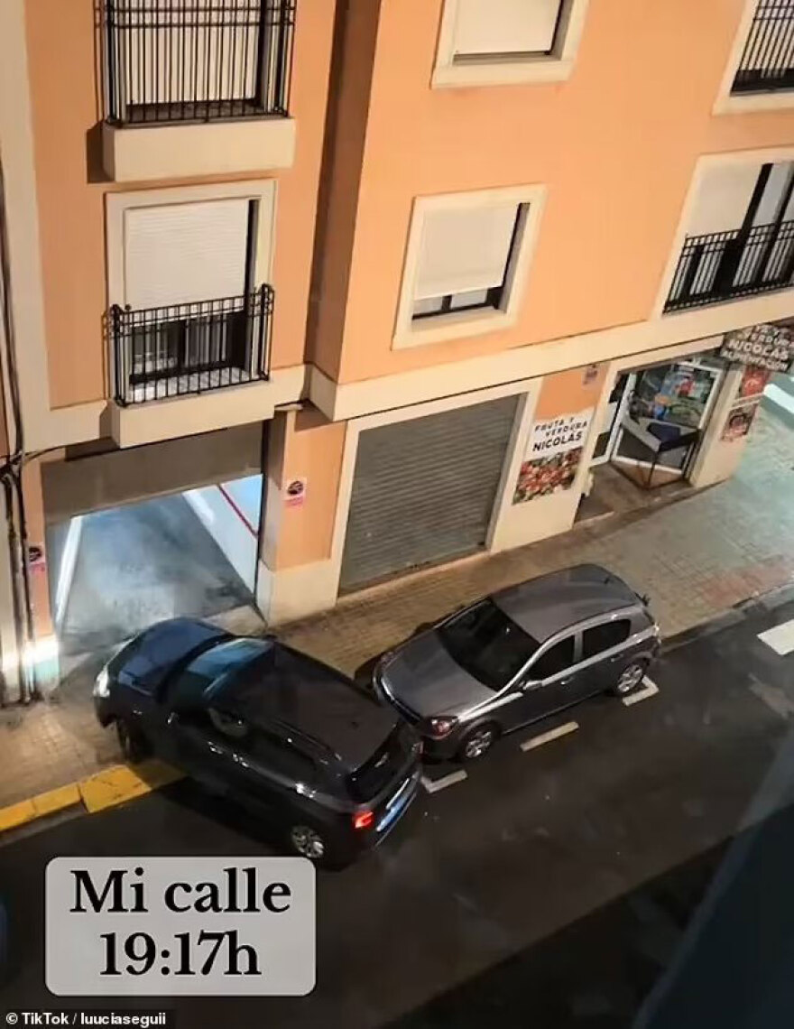 Συγκλονιστικό βίντεο από τη Βαλένθια:  Πώς μέσα σε 33 λεπτά οι δρόμοι μετατράπηκαν σε ποτάμια