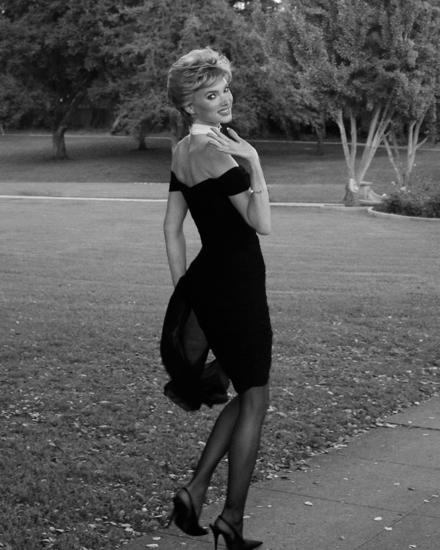 Έλσα Χoσκ: Μεταμορφώθηκε σε πριγκίπισσα Νταϊάνα για το Halloween– Δείτε φωτογραφίες