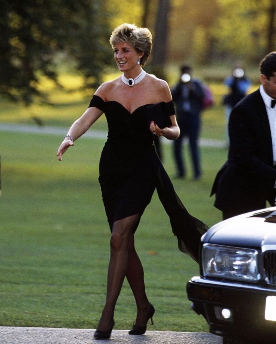 Έλσα Χoσκ: Μεταμορφώθηκε σε πριγκίπισσα Νταϊάνα για το Halloween– Δείτε φωτογραφίες