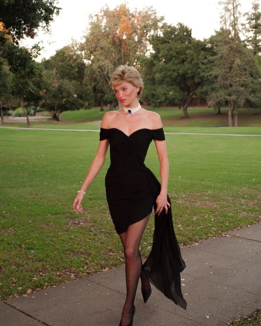 Έλσα Χoσκ: Μεταμορφώθηκε σε πριγκίπισσα Νταϊάνα για το Halloween– Δείτε φωτογραφίες