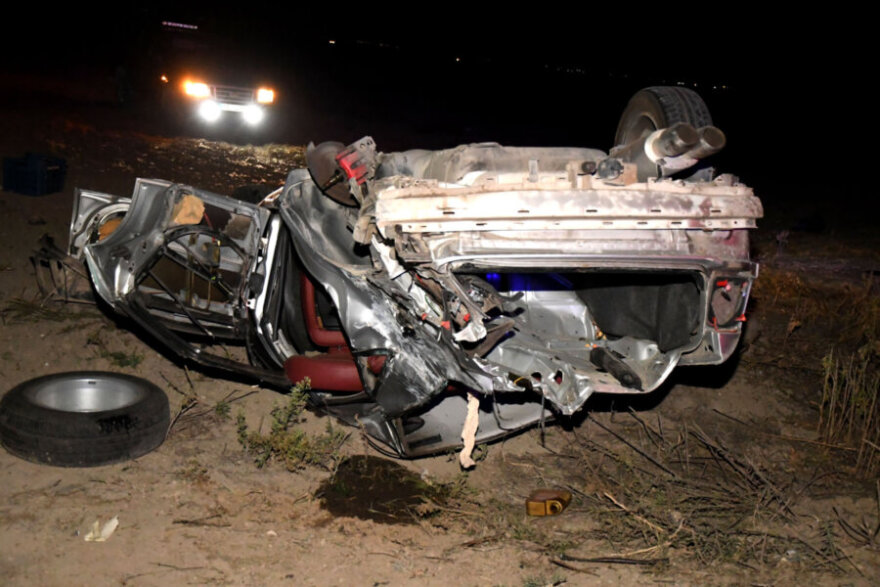 Λάρισα - «Το ΙΧ έκανε προσπέραση, έπεσε στη ρόδα του τρακτέρ... Η νταλίκα το έκοψε στη μέση»: Σοκάρει ξάδερφος του 35χρονου για την καραμπόλα