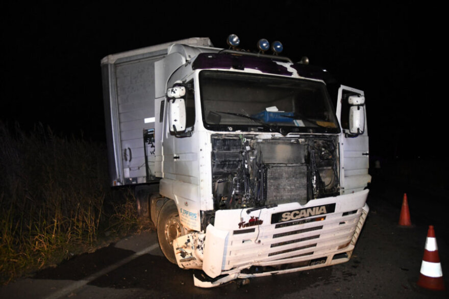 Λάρισα - «Το ΙΧ έκανε προσπέραση, έπεσε στη ρόδα του τρακτέρ... Η νταλίκα το έκοψε στη μέση»: Σοκάρει ξάδερφος του 35χρονου για την καραμπόλα