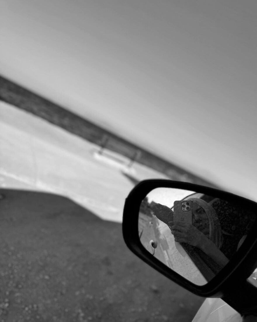 Ιωάννα Μαλέσκου: Φωτογραφίζει την κόρη της σε βόλτα στη θάλασσα 