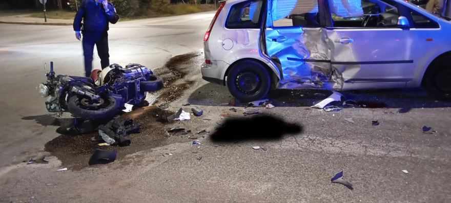 «Ο φονιάς είναι έξω, μου σκότωσε τα παιδιά και πρέπει να πληρώσει» – Συγκλονίζει η μητέρα του Άκη και της Χαριτίνης που σκοτώθηκαν σε τροχαίο