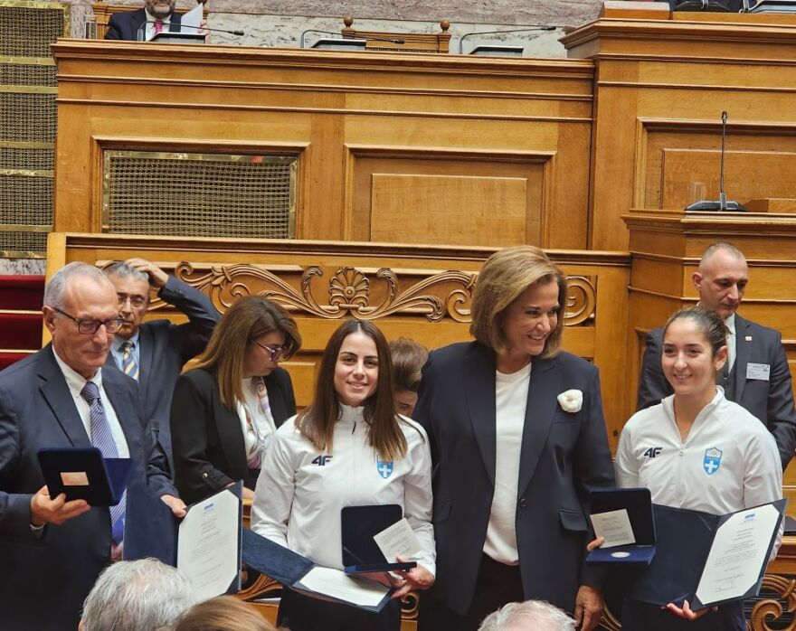  Βουλή των Ελλήνων τίμησε τους Ολυμπιονίκες και Παραολυμπιονίκες αθλητές του Παρισιού 2024