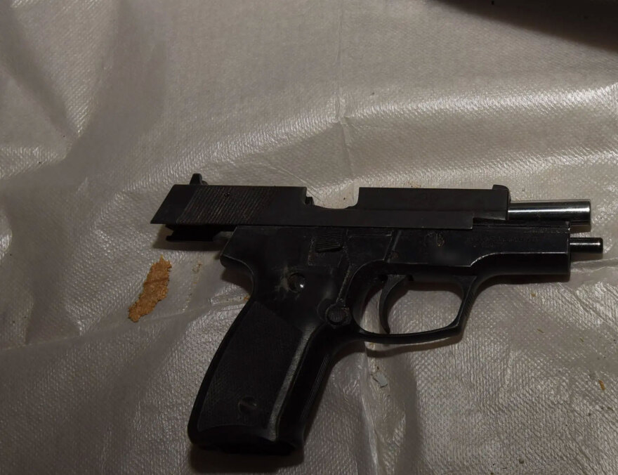 Έκρηξη στους Αμπελόκηπους: Μάσκες,  όπλα και σχεδιαγράμματα - Τα ευρήματα της Αντιτρομοκρατικής, δείτε φωτογραφίες