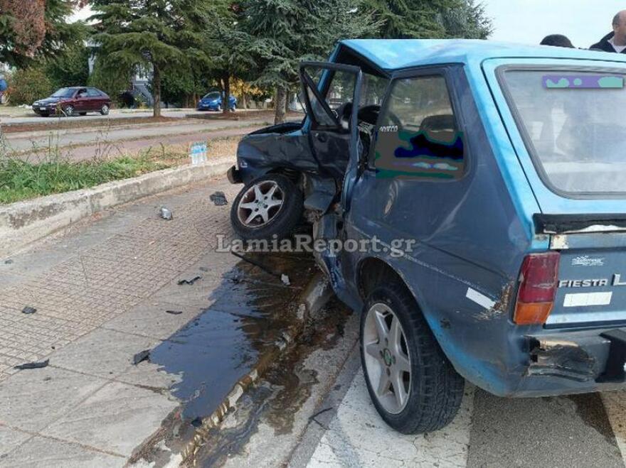 Λαμία: Σύγκρουση δύο οχημάτων - Στο νοσοκομείο 73χρονος οδηγός - Φωτογραφίες