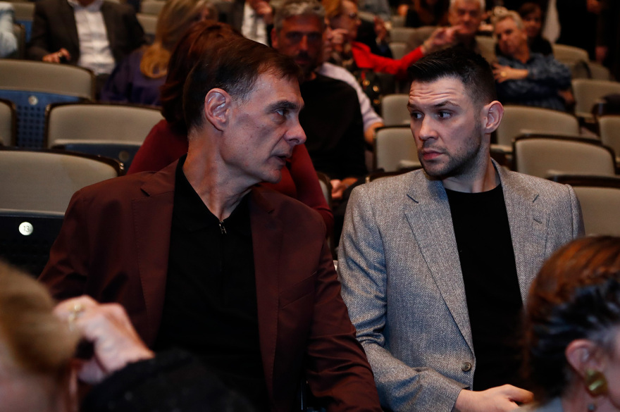 Παναγιώτης Γιαννάκης: Συγκίνηση και μνήμες '87 στην παρουσίαση της αυτοβιογραφίας του - «Συγγνώμη στην οικογένειά μου, δεν ήμουν κοντά τους όσο θα έπρεπε»