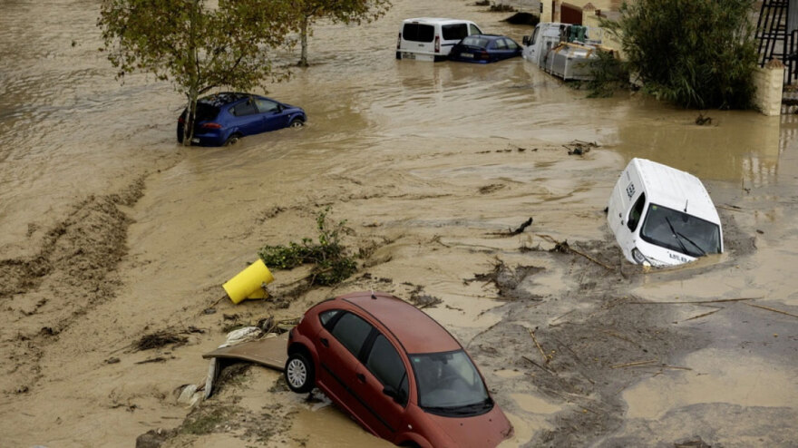 Πλημμύρες στην Ισπανία: Οι κάτοικοι ετοιμάζονται για νέο κύκλο σφοδρών βροχοπτώσεων - Ηχεί ξανά κόκκινος συναγερμός 