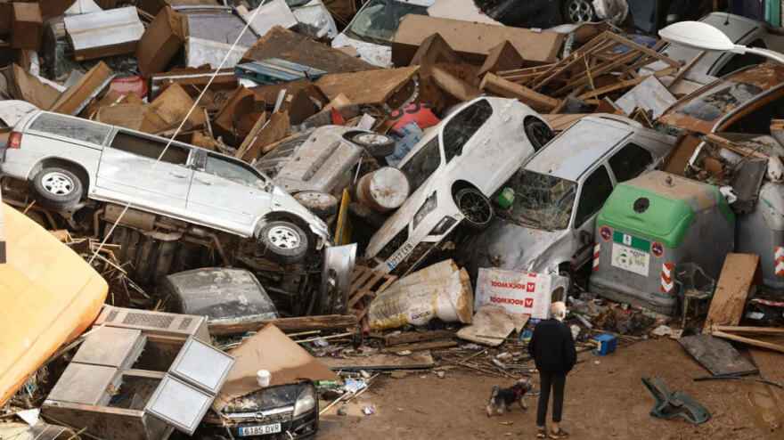 Πλημμύρες στην Ισπανία: Οι κάτοικοι ετοιμάζονται για νέο κύκλο σφοδρών βροχοπτώσεων - Ηχεί ξανά κόκκινος συναγερμός 