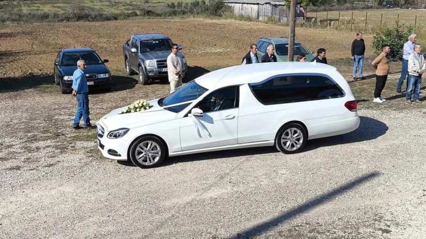 Σπαραγμός στο τελευταίο αντίο στον 20χρονο Άκη που σκοτώθηκε σε τροχαίο στο Αγρίνιο