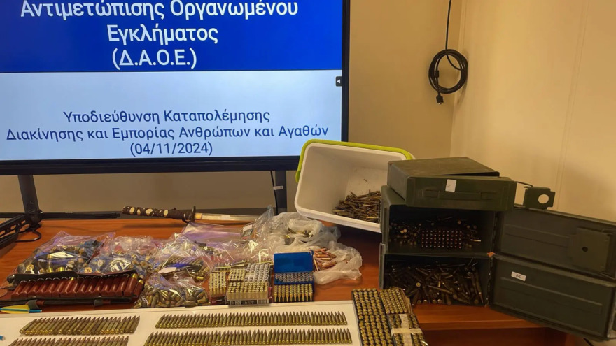 Βρέθηκε οπλοστάσιο στη Δυτική Αττική με αμμωνιοδυναμίτιδα, πυροκροτητές και αυτόματα - Δείτε φωτογραφίες