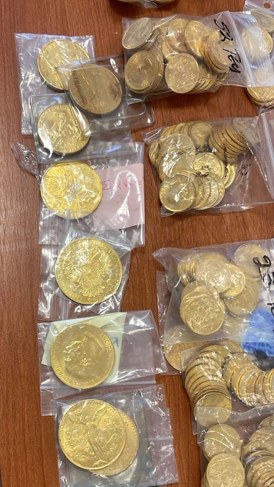 Βρέθηκε οπλοστάσιο στη Δυτική Αττική με αμμωνιοδυναμίτιδα, πυροκροτητές και αυτόματα - Δείτε φωτογραφίες