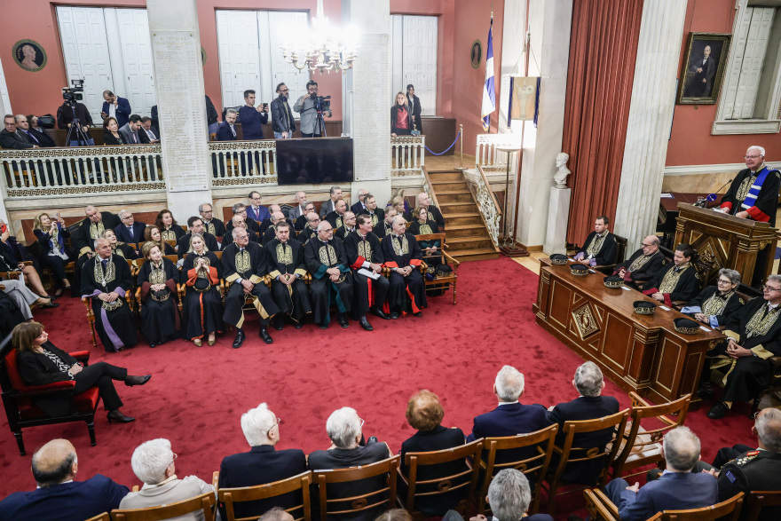 Επίτιμος διδάκτορας της Νομικής Σχολής του ΕΚΠΑ αναγορεύθηκε ο Παναγιώτης Πικραμμένος - Φωτογραφίες