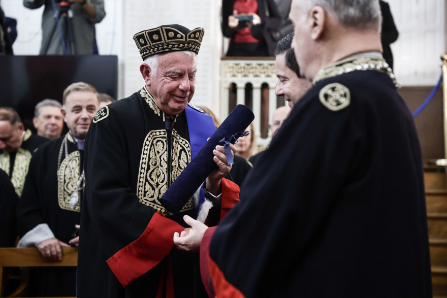 Επίτιμος διδάκτορας της Νομικής Σχολής του ΕΚΠΑ αναγορεύθηκε ο Παναγιώτης Πικραμμένος - Φωτογραφίες