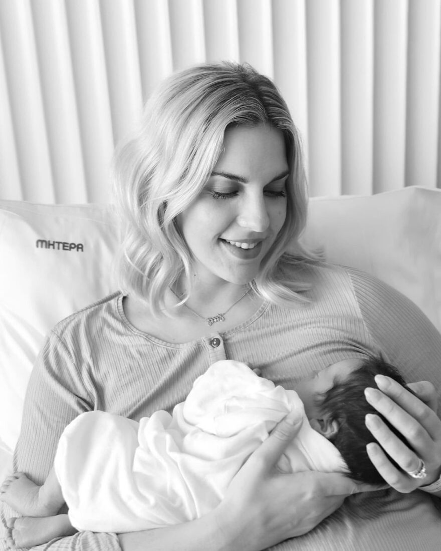 Μαντώ Γαστεράτου: Γέννησε  - Οι φωτογραφίες μέσα από το μαιευτήριο